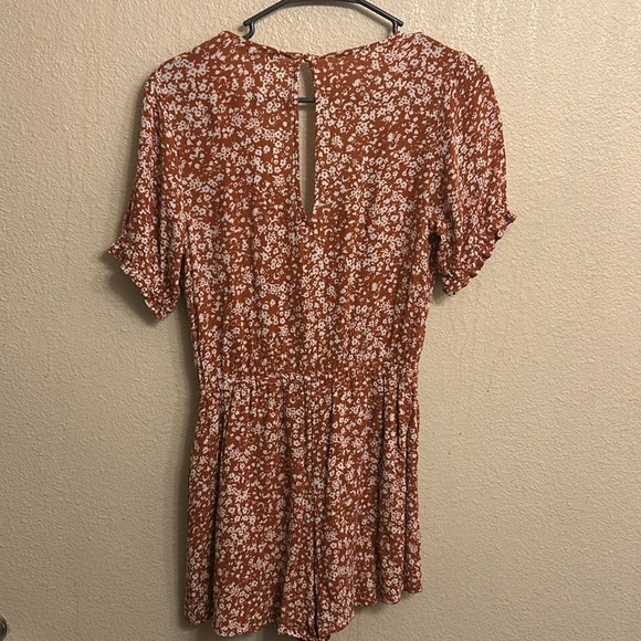 Abercrombie & Fitch Women Short Sleeve Chestnut Brown Floral Romper Size Small - Picture 6 of 7